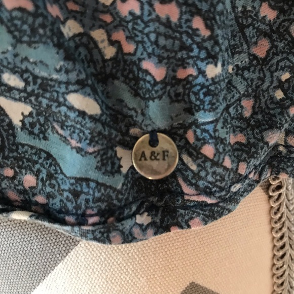 A&F Crop Top - Picture 5 of 6